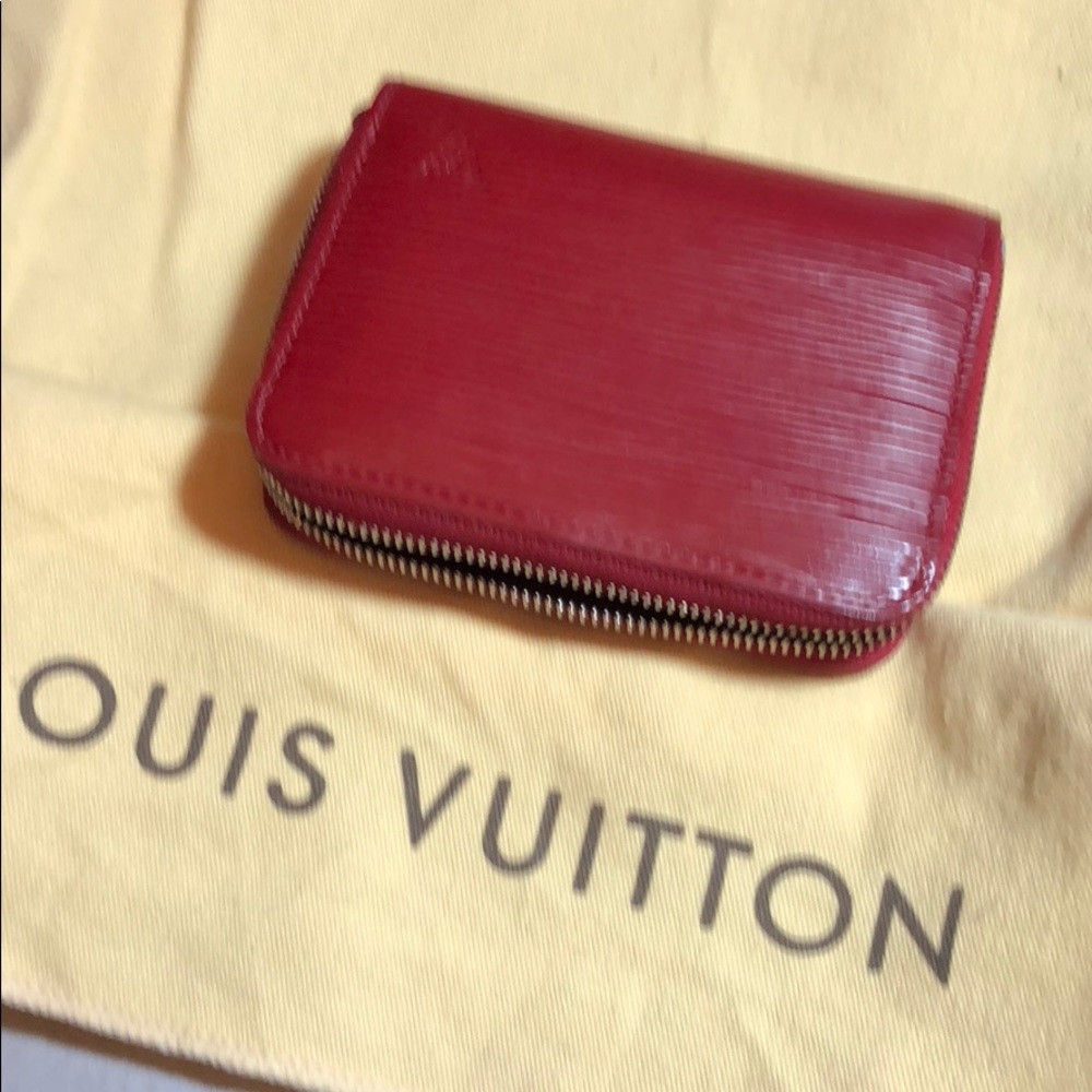 Vuitton wallet with zipper